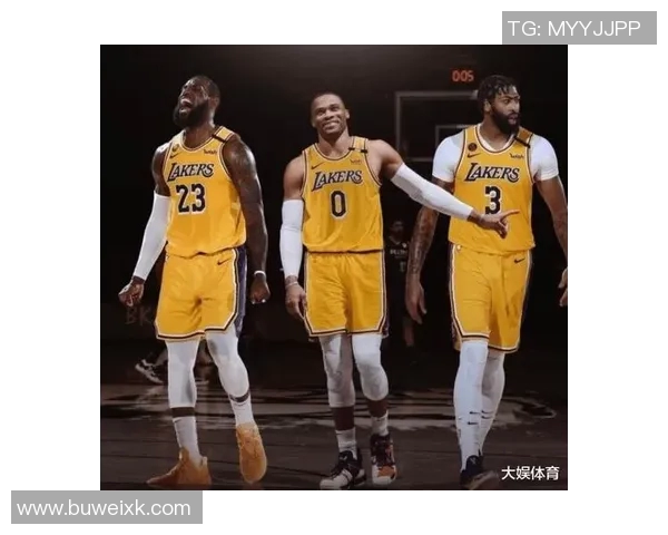 雷霆与勇士常规赛对决精彩回顾与赛季展望分析